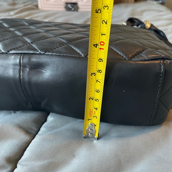 Isaac Mizrahi Black Quilted Shoulder Bag with Gold detailing - Picture 9 of 9